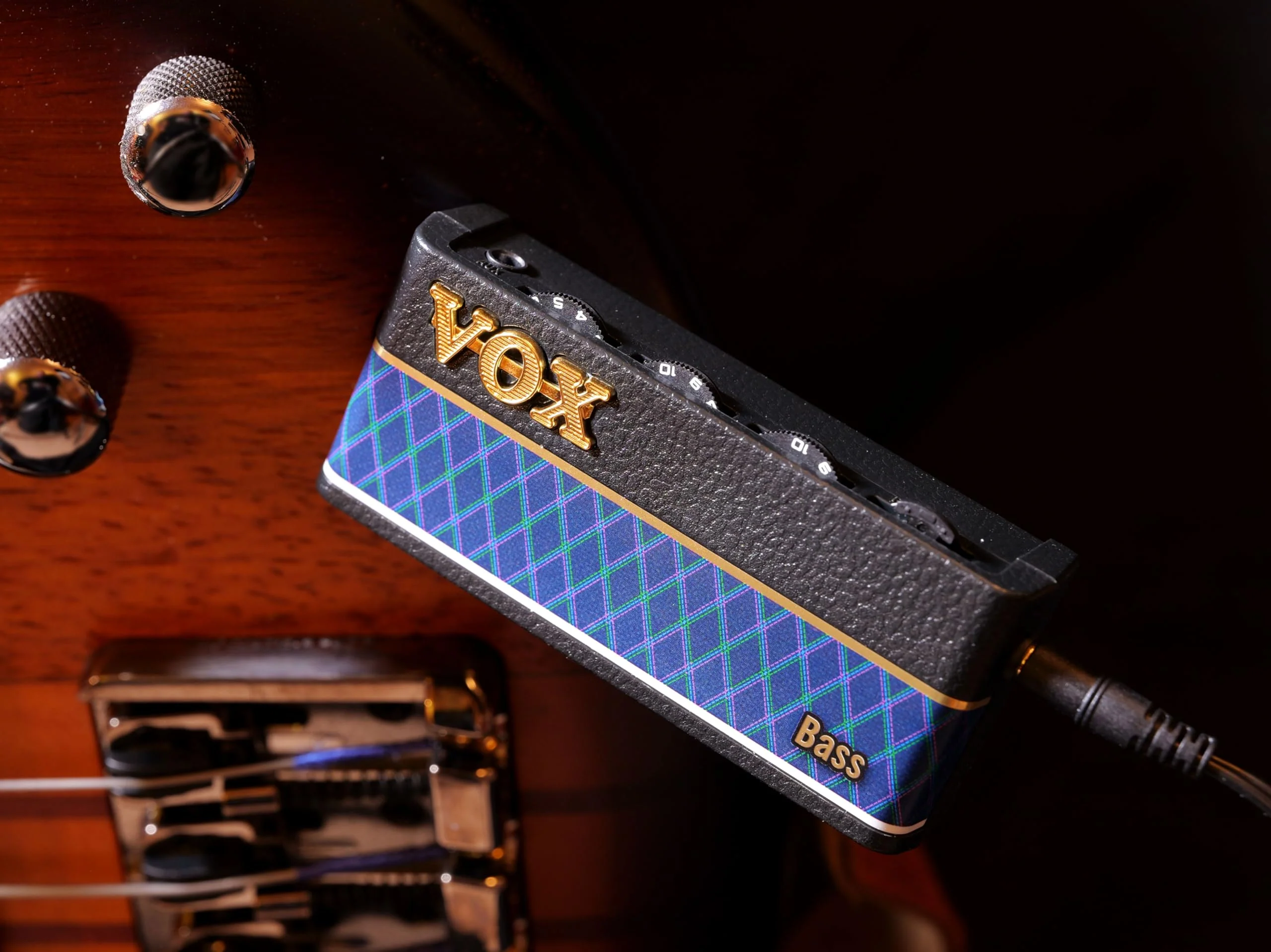 Vox amPlug 3 Plug-In Headphone Amplifier with Built-In Stereo Effects and Volume Control (Bass) [v3] Bass - Image 3