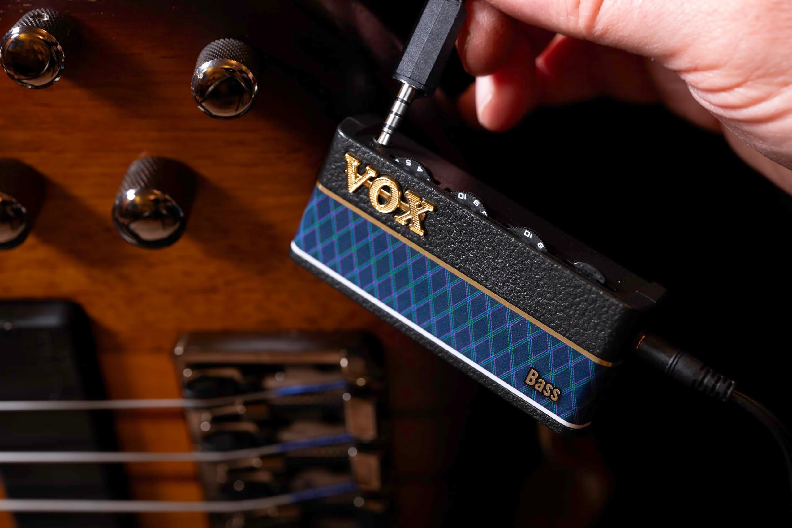 Vox amPlug 3 Plug-In Headphone Amplifier with Built-In Stereo Effects and Volume Control (Bass) [v3] Bass - Image 7