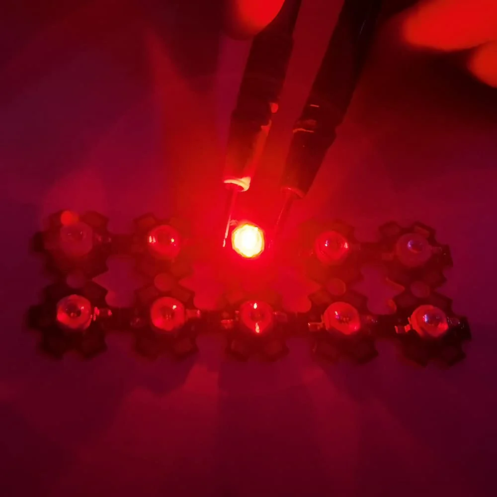 Vrabocry Pack of 10 High Power LED Chip 3 W Deep Red Plant Grow Light (650 nm - 660 nm / 400 mA - 500 mA / DC 2 V - 2.2 V/3 Watt) SMD COB Emitter Diode Components 3 W Bead with 20 mm Black Star PCB Deep Red 660nm - Image 5