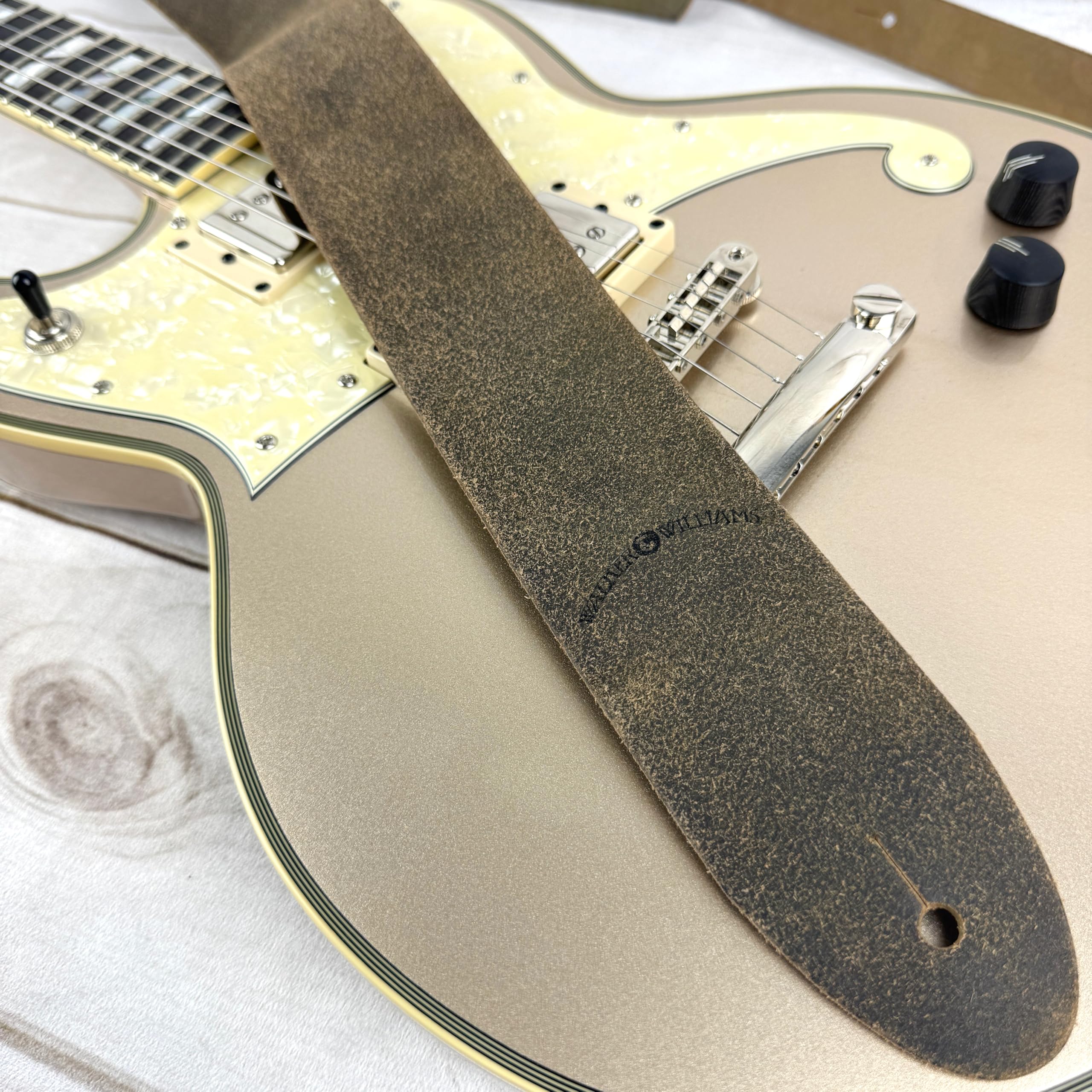 Walker & Williams STR-01 100% Italian Leather Distressed Brown “Bomber Jacket” Finish Guitar Strap - Image 4