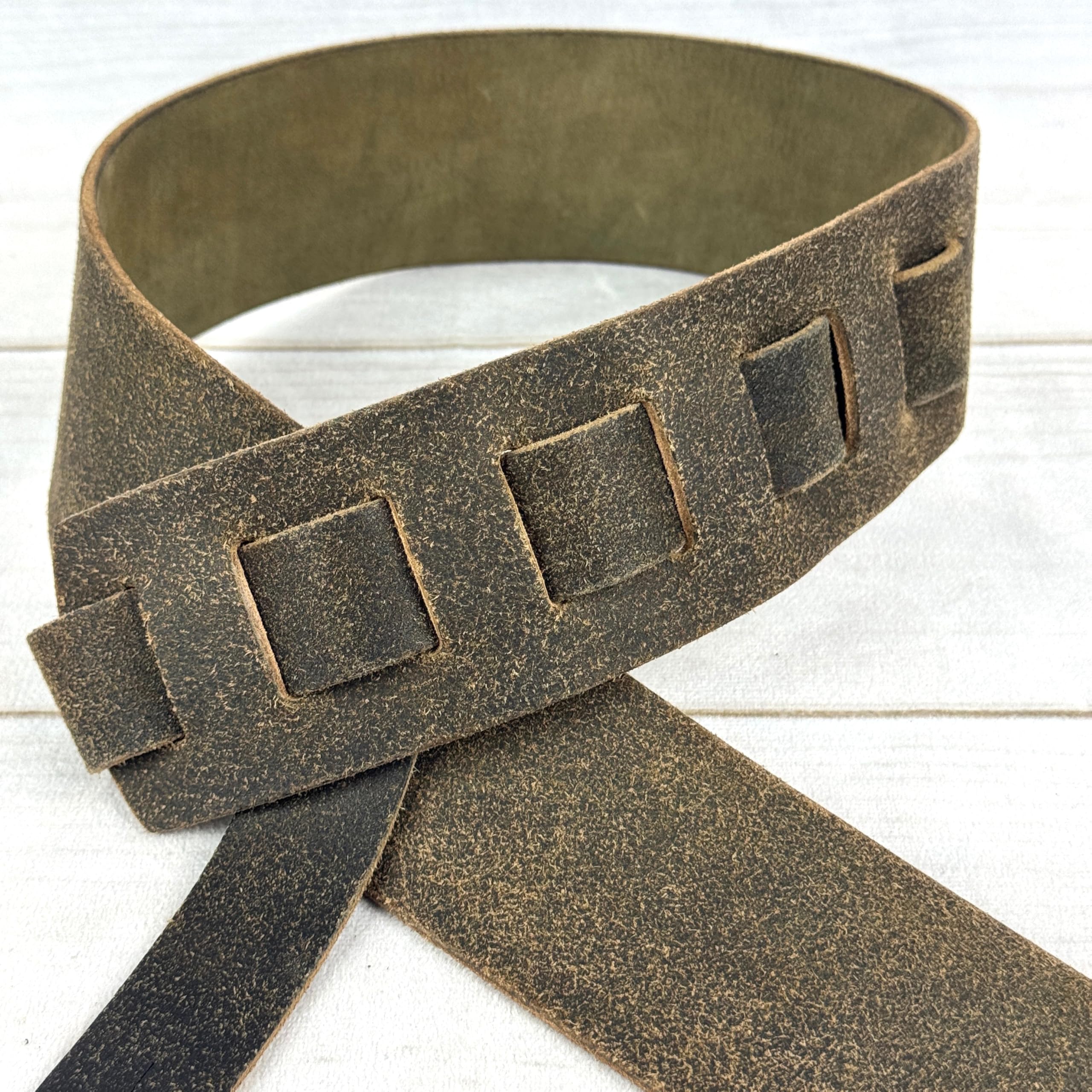 Walker & Williams STR-01 100% Italian Leather Distressed Brown “Bomber Jacket” Finish Guitar Strap - Image 5