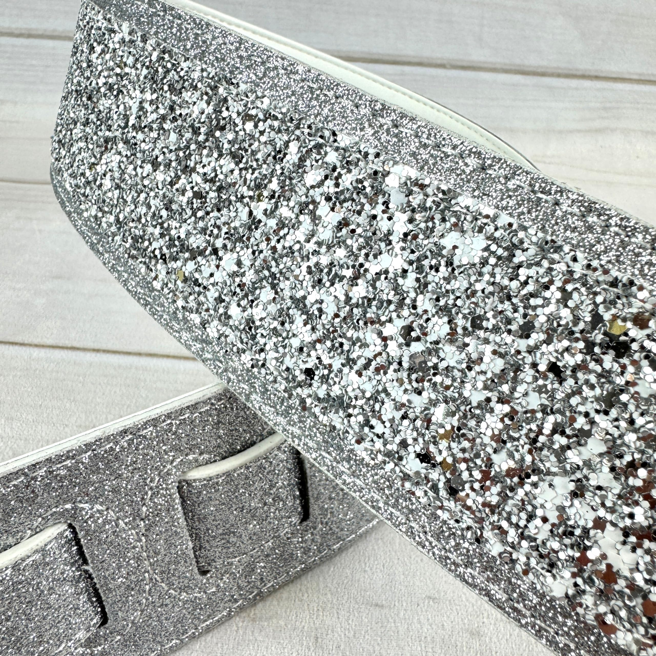 Walker & Williams WW-GL-108 Aria Glow Silver Super Sparkle Glitter Bomb Padded Guitar Strap White Glove Leather Back For Acoustic, Electric, And Bass Guitars - Image 4