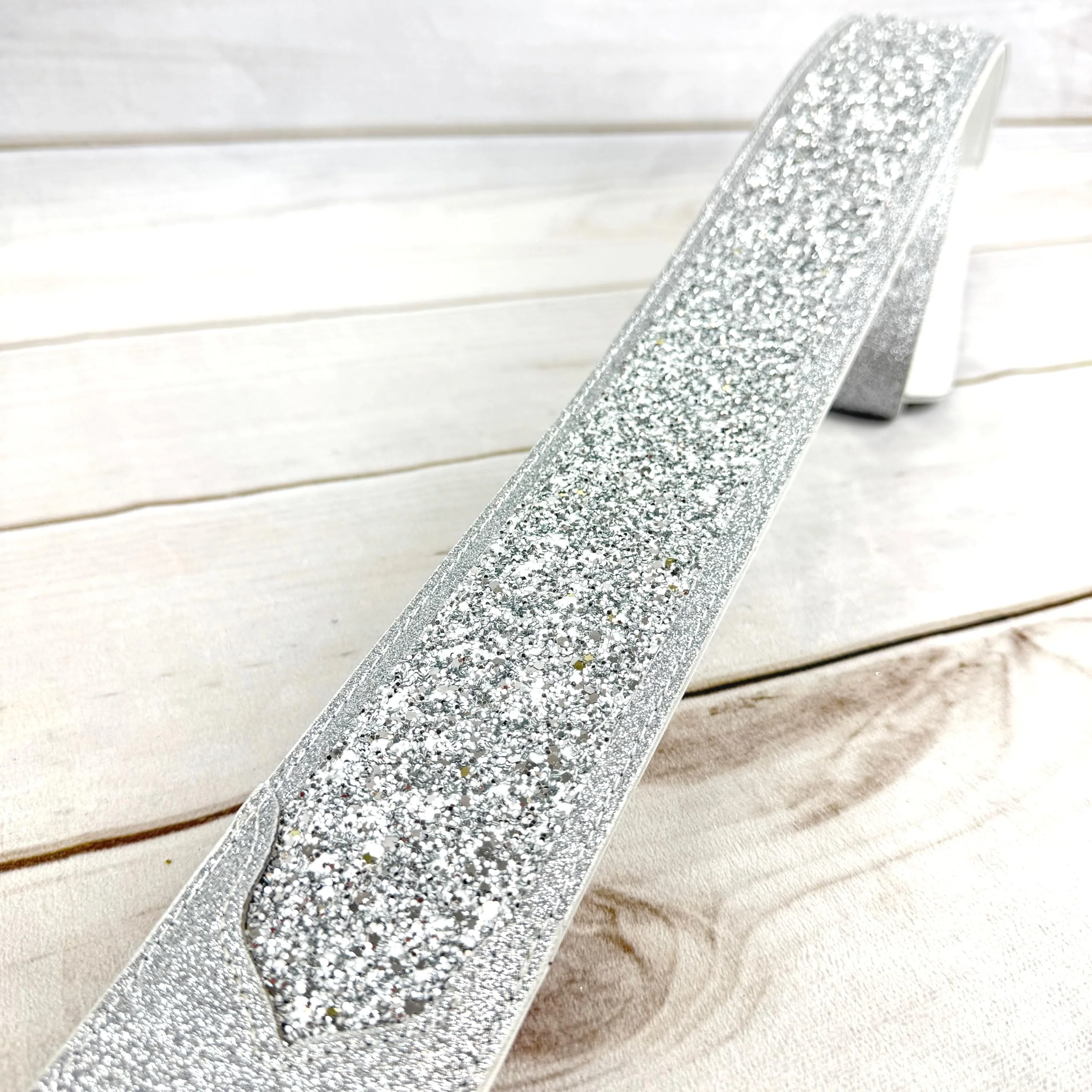 Walker & Williams WW-GL-108 Aria Glow Silver Super Sparkle Glitter Bomb Padded Guitar Strap White Glove Leather Back For Acoustic, Electric, And Bass Guitars - Image 6