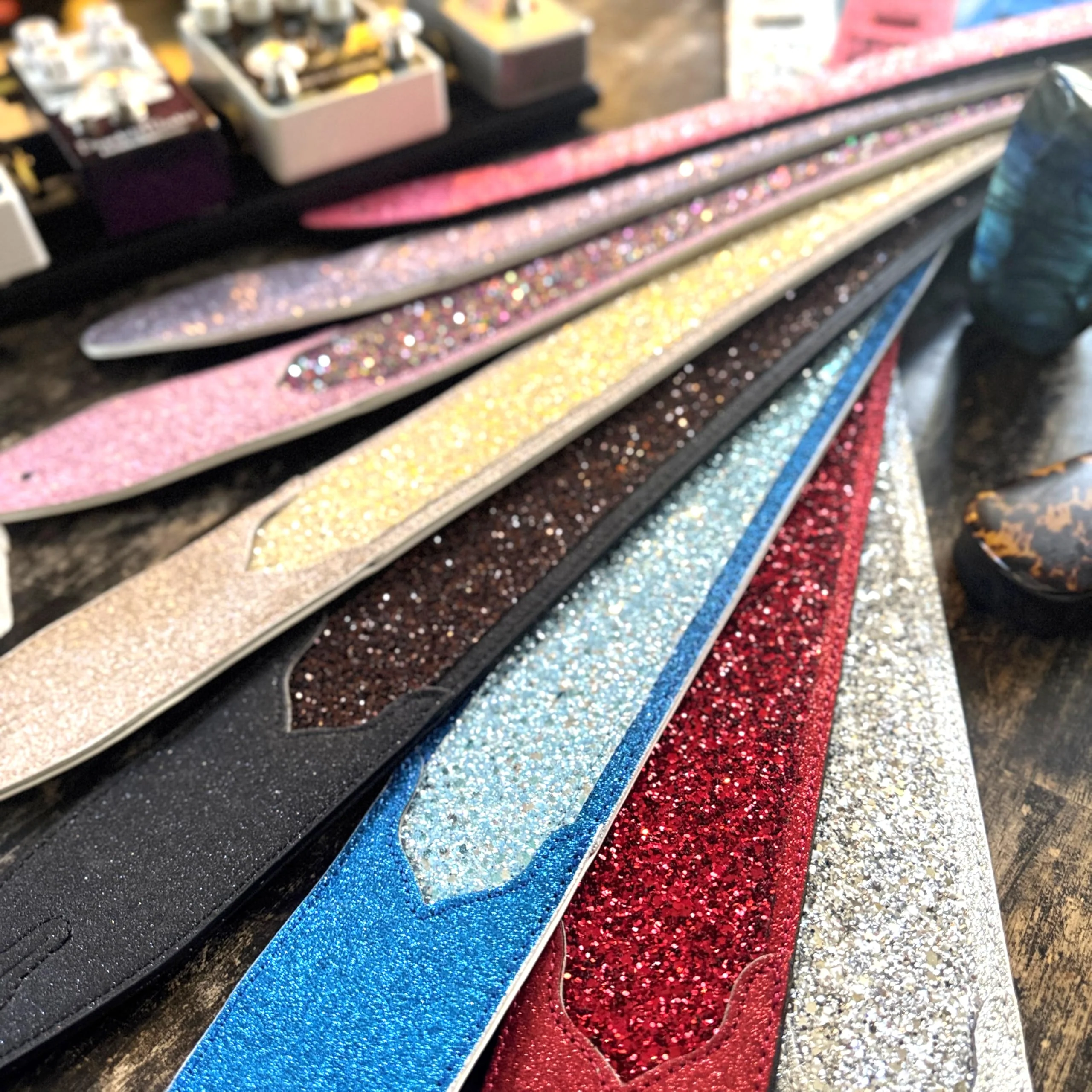 Walker & Williams WW-GL-108 Aria Glow Silver Super Sparkle Glitter Bomb Padded Guitar Strap White Glove Leather Back For Acoustic, Electric, And Bass Guitars - Image 9