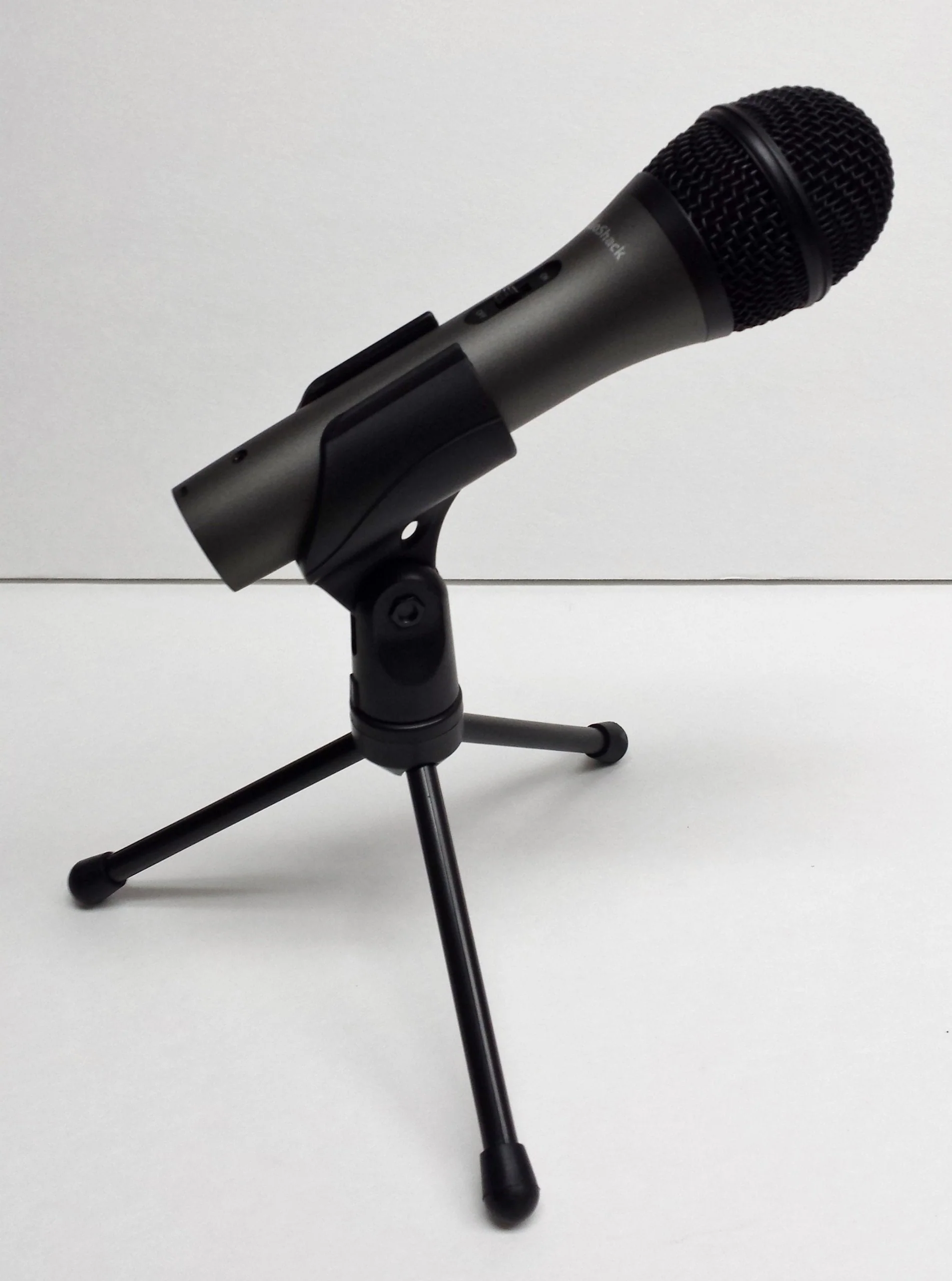 XLR/USB Handheld Dynamic Cardioid Microphone 33-660 - Image 3