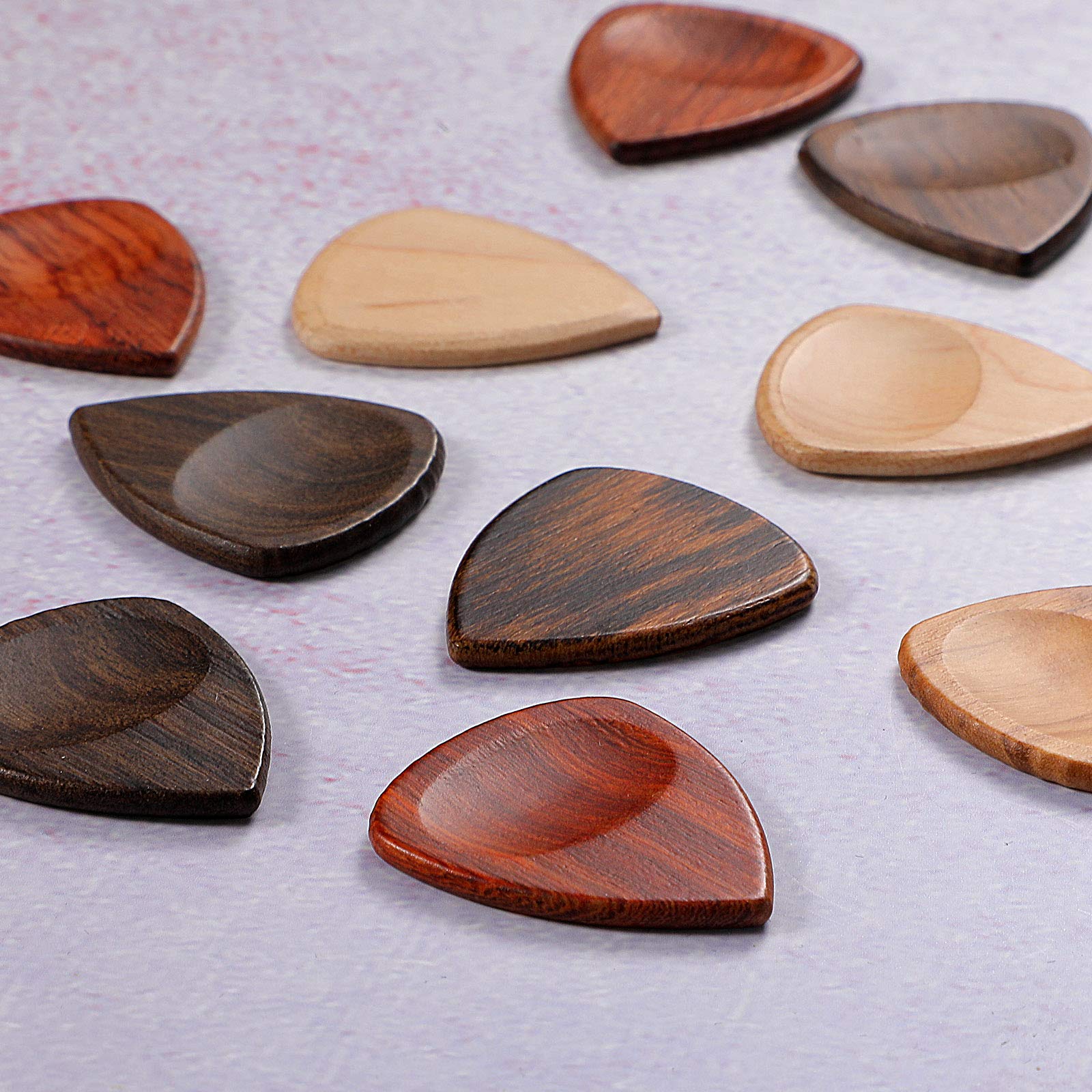 Yeshone 10 Pieces Exotic Wood Guitar Picks, 1 Guitar Picks Box Wooden Guitar Plectrums in African Red Sandalwood Chacate Preto Olive Wood Rosewood Maple Ebony Golden Sandalwood for Archtop Guitar - Image 4