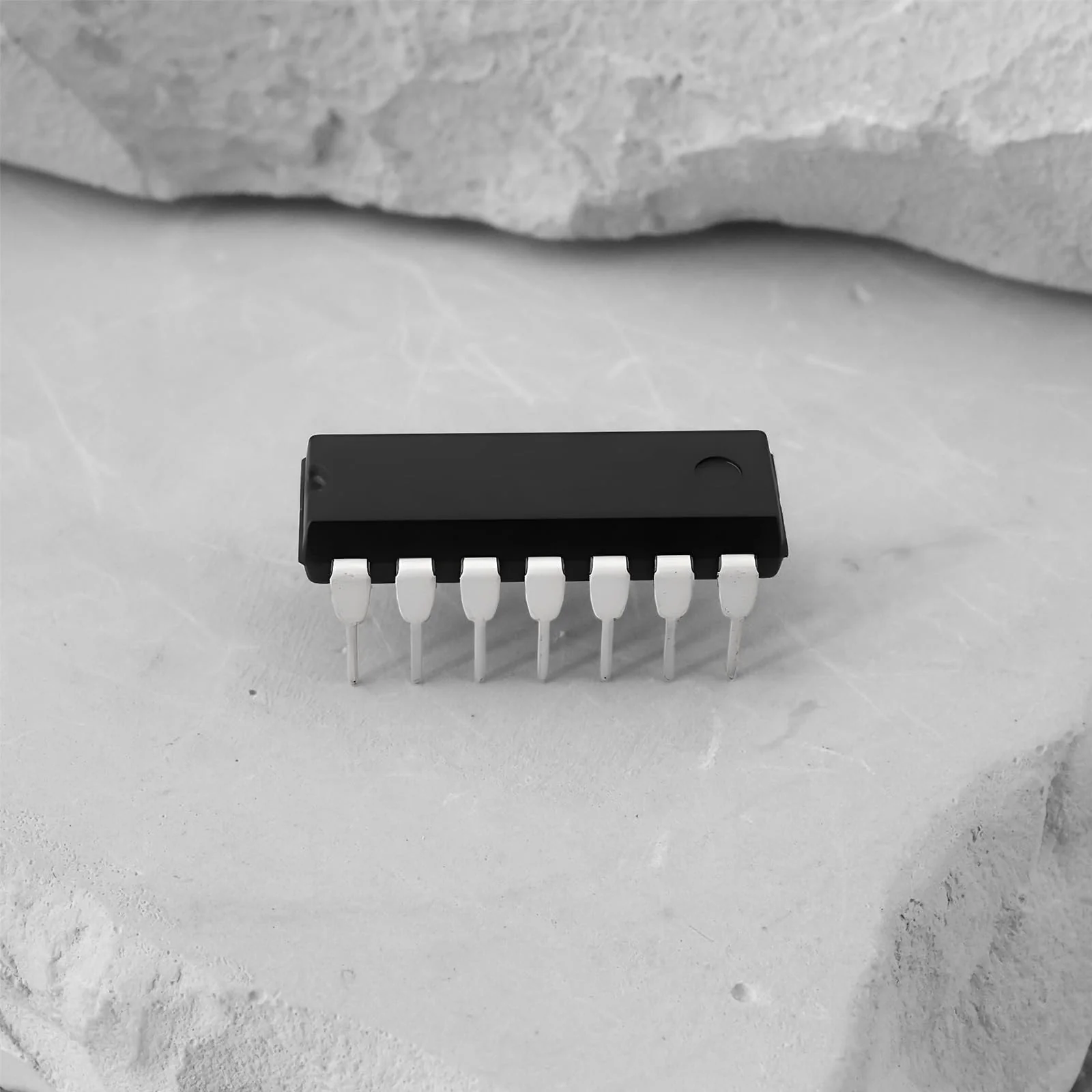 YINETTECH LM339N Low Power Quad Voltage Comparators IC 36V DIP-14 Pack of 20 - Image 6
