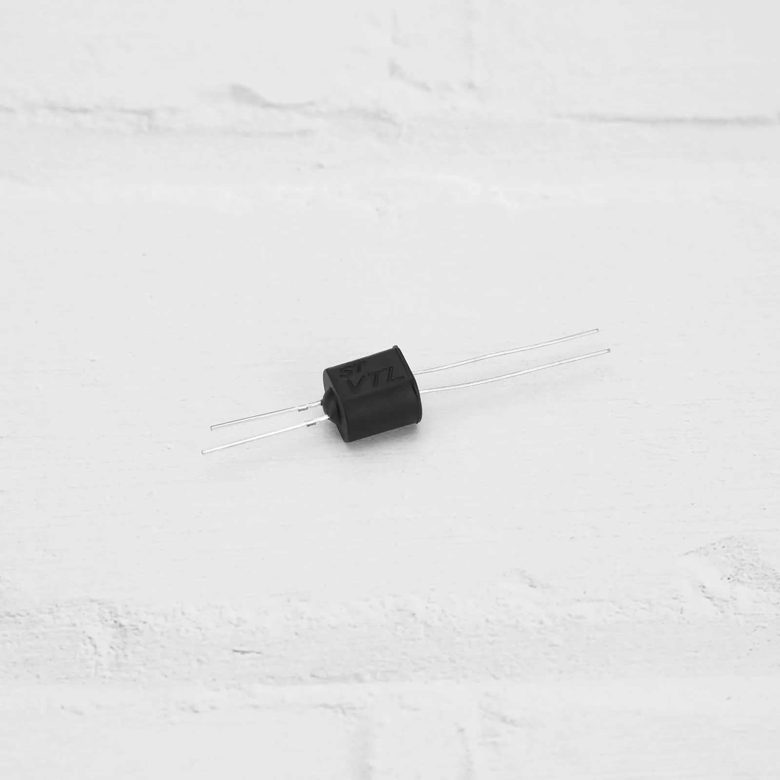 YINETTECH VTL5C3 Optocoupler VTL5C DIP-4 Audio Optocoupler (Vactrols) Linear Opto Isolator Suitable for Many Guitar Pedals and Amplifier Tremolo / Vibrato Circuits Pack of 4 - Image 6