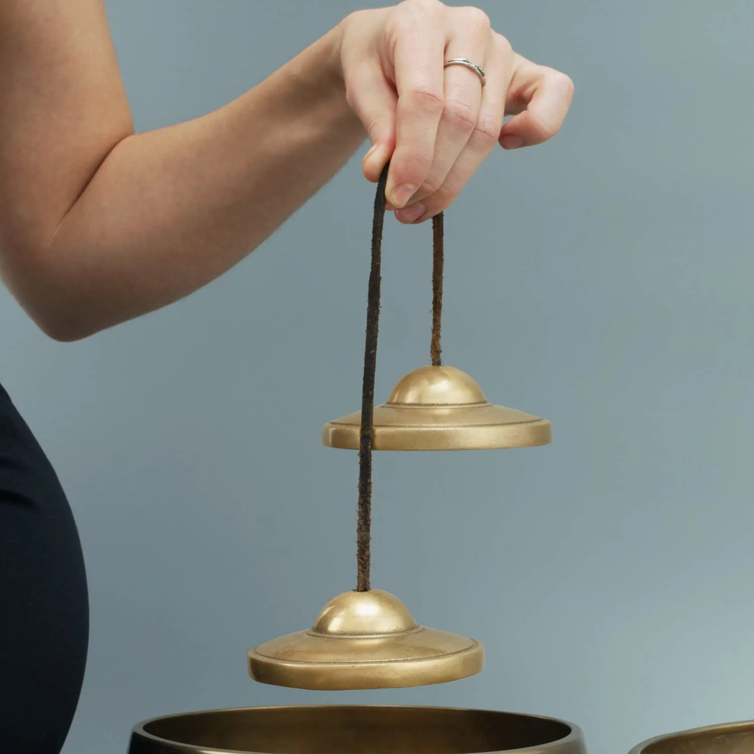 ZenBless Tibetan Tingsha Cymbals 2pcs, with Storage Box and Fabric Case,Meditation Brass Chime Bells for Spiritual Healing Mindfulness, Yoga Buddhist, Relaxation Musical Instruments 2.6 in(6.6cm) 1pcs Smooth style(brass) - Image 9